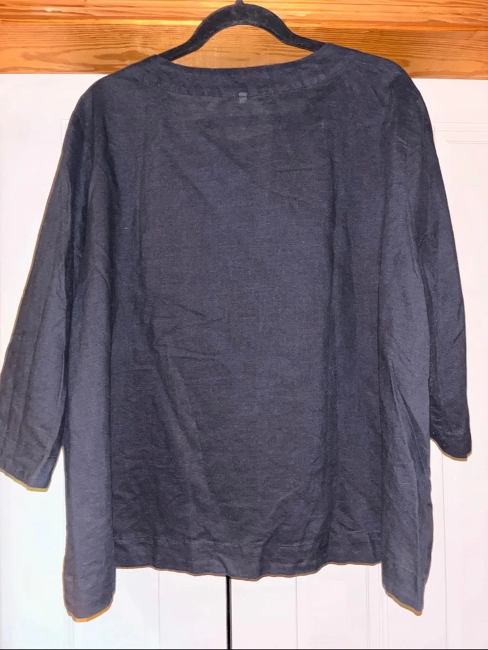 Simple Black Linen Blouse - Picture 5 of 6